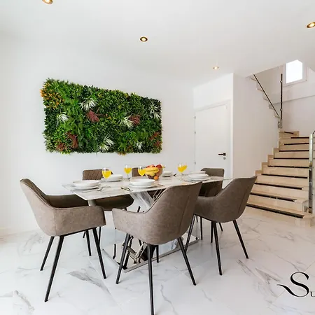 Peaceful Lux, 3 Bed Townhouse 10 Min To The