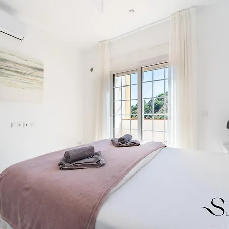 Peaceful Lux, 3 Bed Townhouse 10 Min To The